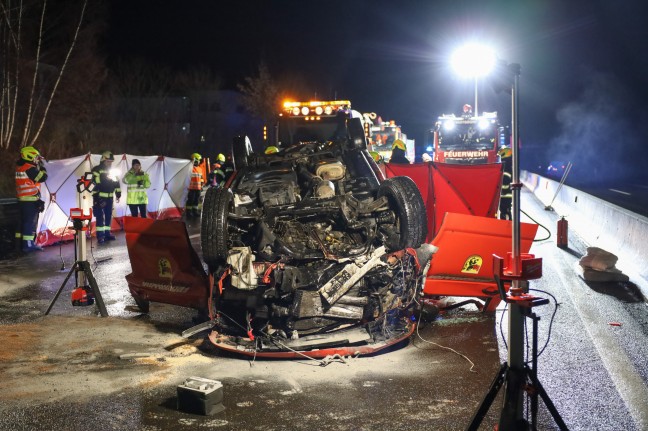 Ein Schwerverletzter bei Unfall eines Einsatzfahrzeuges auf Pyhrnautobahn in Ried im Traunkreis