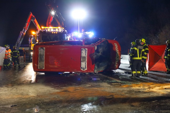 Ein Schwerverletzter bei Unfall eines Einsatzfahrzeuges auf Pyhrnautobahn in Ried im Traunkreis