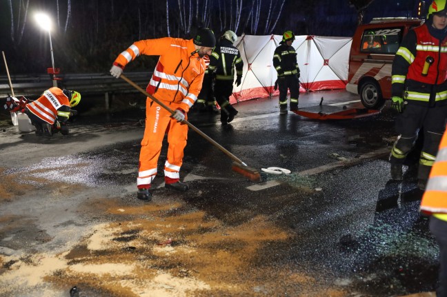 Ein Schwerverletzter bei Unfall eines Einsatzfahrzeuges auf Pyhrnautobahn in Ried im Traunkreis