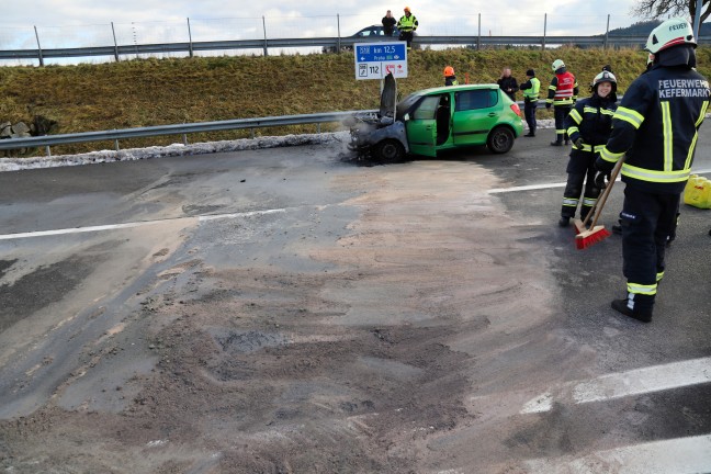 Fnf Feuerwehren bei Fahrzeugbrand auf der Mhlviertler Schnellstrae bei Kefermarkt im Einsatz