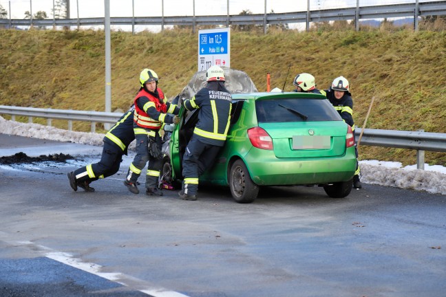 Fnf Feuerwehren bei Fahrzeugbrand auf der Mhlviertler Schnellstrae bei Kefermarkt im Einsatz