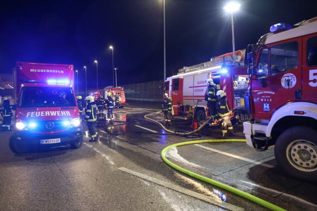 Brand mit Gefahrstoff: Drei Feuerwehren auf Innkreisautobahn bei Kematen am Innbach im Einsatz