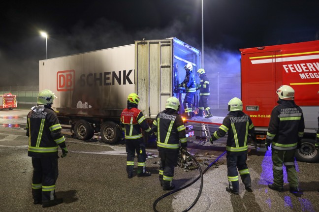 Brand mit Gefahrstoff: Drei Feuerwehren auf Innkreisautobahn bei Kematen am Innbach im Einsatz