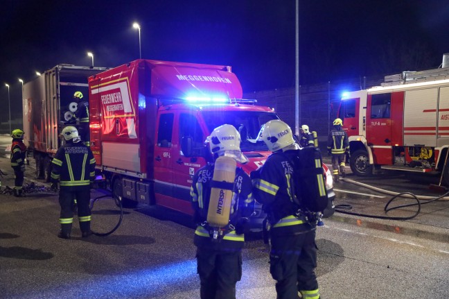 Brand mit Gefahrstoff: Drei Feuerwehren auf Innkreisautobahn bei Kematen am Innbach im Einsatz