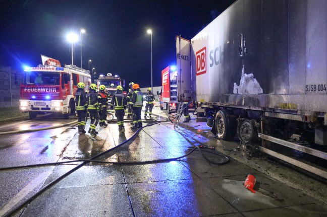 Brand mit Gefahrstoff: Drei Feuerwehren auf Innkreisautobahn bei Kematen am Innbach im Einsatz