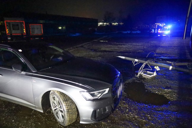 Kurioser Unfall auf Parkplatz in St. Martin im Mhlkreis lste kurzzeitig greren Einsatz aus