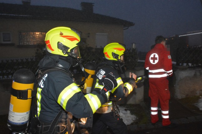 Neun Feuerwehren bei Brand in einem Wohnhaus in St. Veit im Mhlkreis im Einsatz