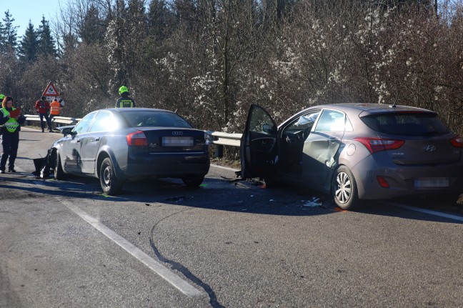 Drei teils Schwerverletzte bei schwerem Verkehrsunfall in Steyr-Grndberg