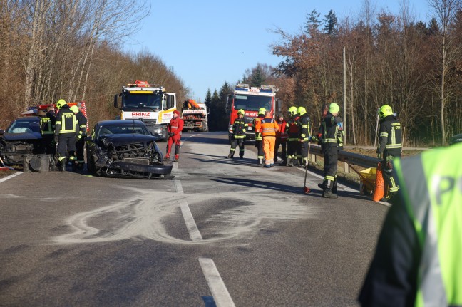 Drei teils Schwerverletzte bei schwerem Verkehrsunfall in Steyr-Grndberg