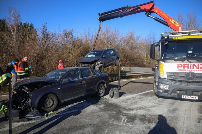 Drei teils Schwerverletzte bei schwerem Verkehrsunfall in Steyr-Grndberg