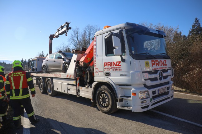 Drei teils Schwerverletzte bei schwerem Verkehrsunfall in Steyr-Grndberg