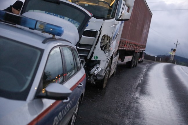 Schwerer Verkehrsunfall auf Hausruckstrae bei Ungenach