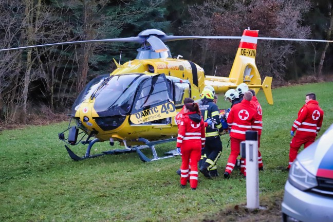 Vier teilweise Schwerverletzte bei Verkehrsunfall zwischen zwei PKW in Pregarten