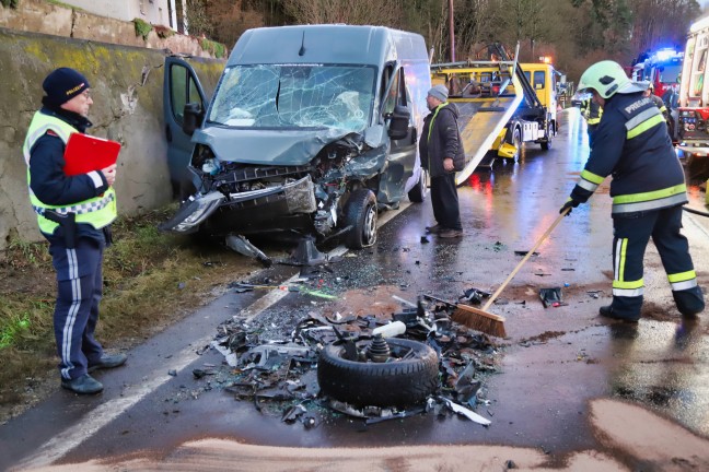 Vier teilweise Schwerverletzte bei Verkehrsunfall zwischen zwei PKW in Pregarten