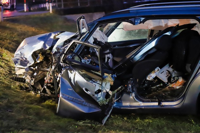 Vier teilweise Schwerverletzte bei Verkehrsunfall zwischen zwei PKW in Pregarten