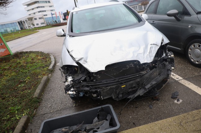 Kollision zwischen Paketzustellfahrzeug und PKW in Kreuzungsbereich der Rieder Straße in Rottenbach