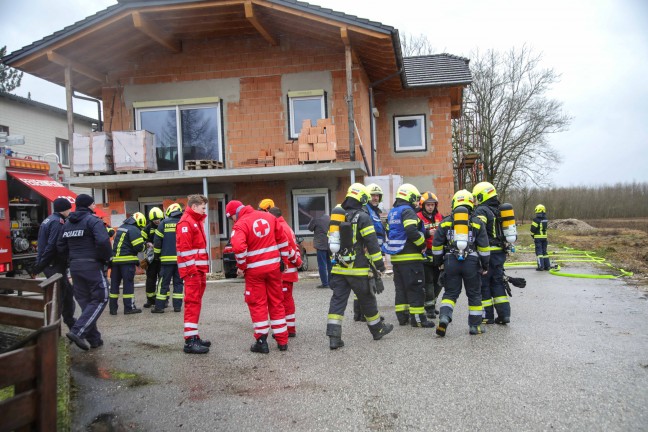 Vier Feuerwehren bei Brand im Keller eines Hauses in Pucking im Einsatz