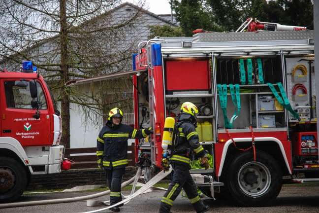 Vier Feuerwehren bei Brand im Keller eines Hauses in Pucking im Einsatz