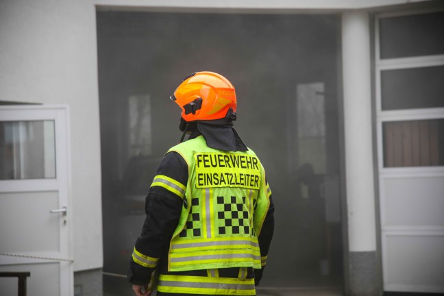 Vier Feuerwehren bei Brand im Keller eines Hauses in Pucking im Einsatz