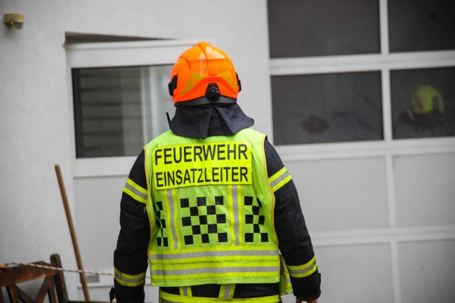 Vier Feuerwehren bei Brand im Keller eines Hauses in Pucking im Einsatz