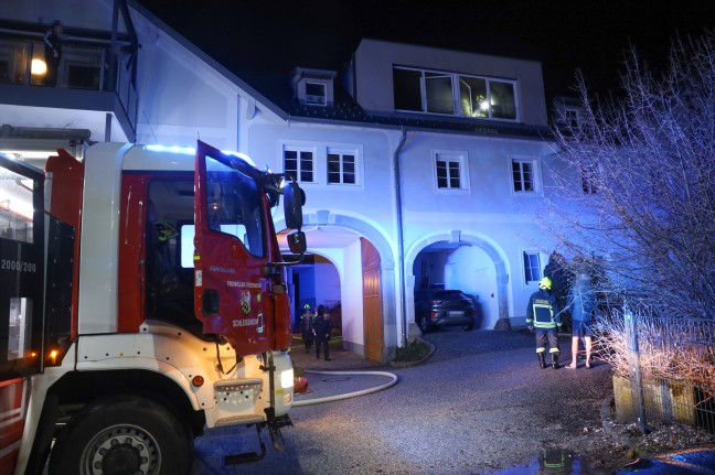 Kchenbrand im Dachgescho eines Mehrparteienwohngebudes in Schleiheim