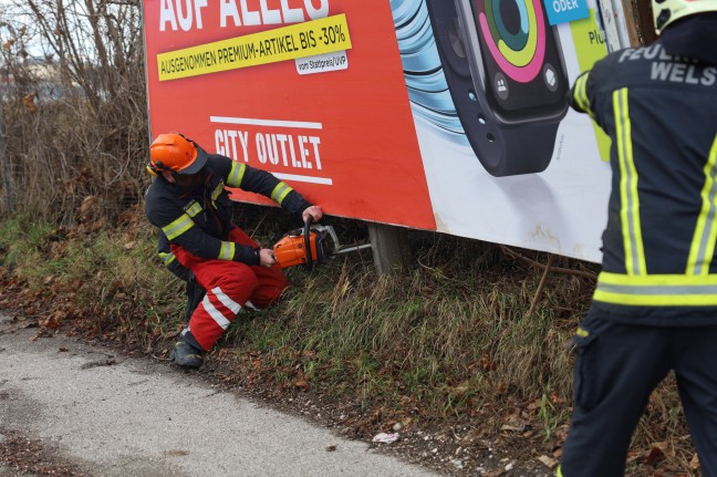 Orkantief "Zoltan": Einsatzkrfte auch zu Weihnachten immer noch mit Aufrumarbeiten befasst