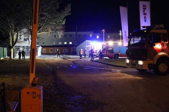 Brand einer Mllinsel auf dem Gelnde eines Schulungszentrums in Wels-Lichtenegg