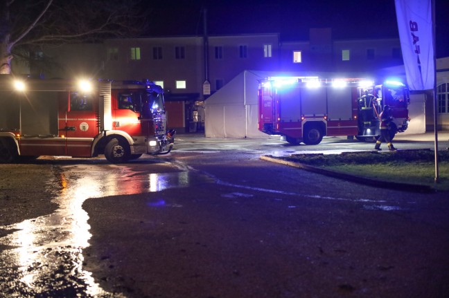 Brand einer Mllinsel auf dem Gelnde eines Schulungszentrums in Wels-Lichtenegg