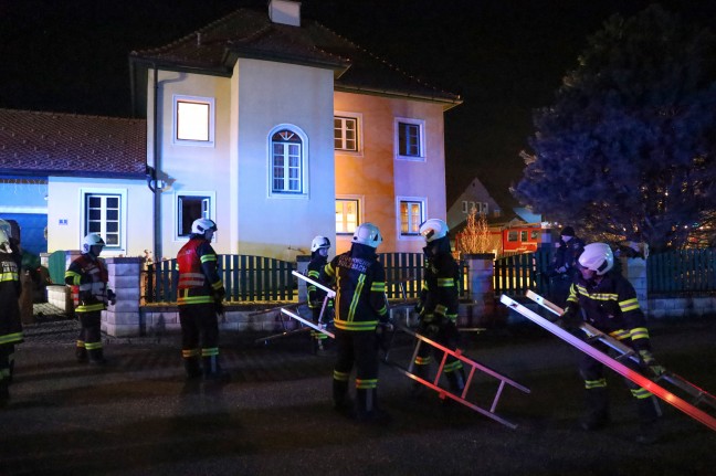 Bewohnerin gerettet: Vier Feuerwehren bei Brand in einem Wohnhaus in Pichl bei Wels im Einsatz