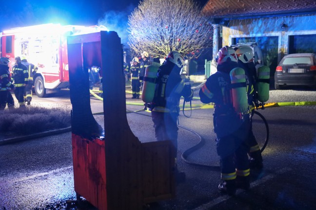 Bewohnerin gerettet: Vier Feuerwehren bei Brand in einem Wohnhaus in Pichl bei Wels im Einsatz