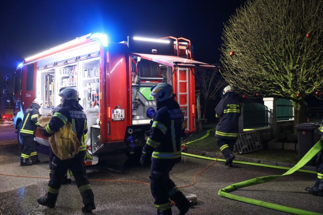 Bewohnerin gerettet: Vier Feuerwehren bei Brand in einem Wohnhaus in Pichl bei Wels im Einsatz