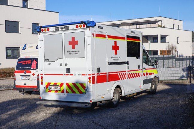 "Gefilmt statt gelscht": Brand eines Adventkranzes in Sattledt greift von Terrasse auf Gebude ber