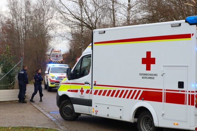 Spektakulre Lebensrettung in Wels-Pernau: Bergretter rettet reglos treibenden Mann aus der Traun