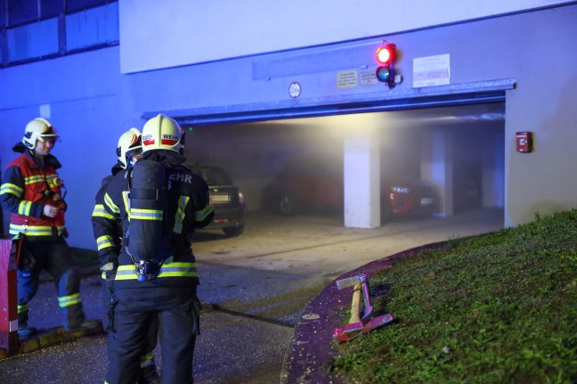 Fahrzeug gesprengt: Trotz Polizeigroaufgebot Kleintransporter in Wels-Lichtenegg schwer beschdigt