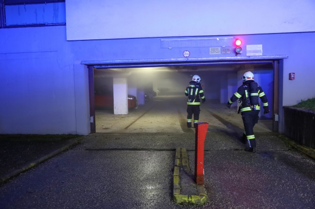 Fahrzeug gesprengt: Trotz Polizeigroaufgebot Kleintransporter in Wels-Lichtenegg schwer beschdigt