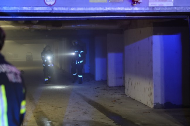 Fahrzeug gesprengt: Trotz Polizeigroaufgebot Kleintransporter in Wels-Lichtenegg schwer beschdigt