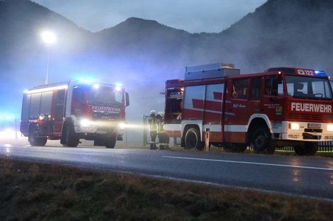 Neun Feuerwehren bei Grobrand eines Wohn- und Firmengebudes in Grnburg im Einsatz