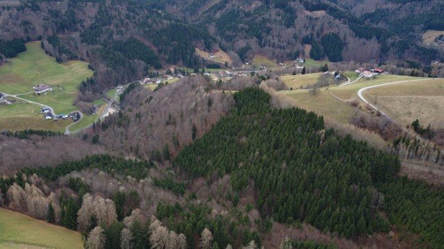 Einsatzkrfte zu Personenrettung nach Altmnster alarmiert