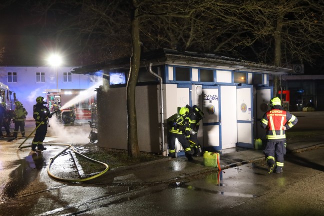 Brand eines Trikes: ffentliche Toilettenanlage in Marchtrenk durch Feuer schwer beschdigt