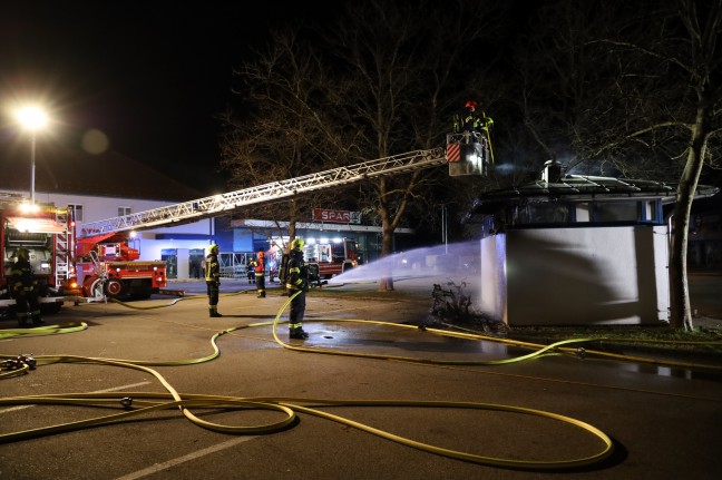 Brand eines Trikes: ffentliche Toilettenanlage in Marchtrenk durch Feuer schwer beschdigt