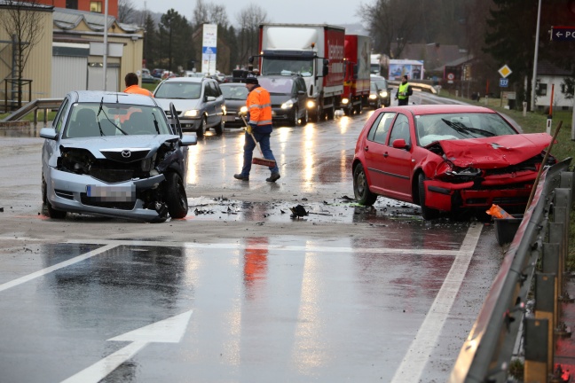 Schwerer Kreuzungscrash auf der Innviertler Straße in Grieskirchen