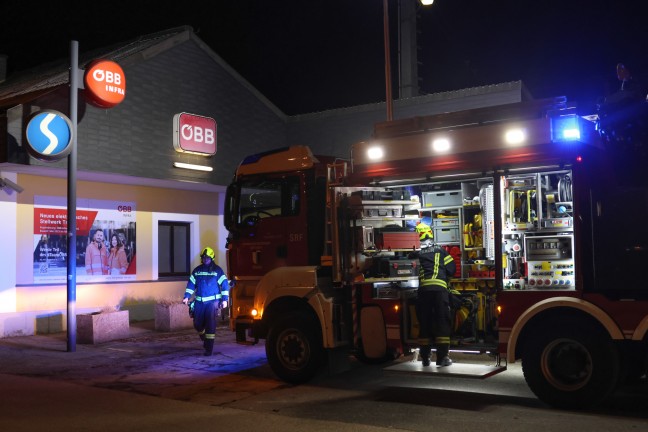 Stromausfall: Einsatz der Feuerwehr am Bahnhof in Traun nach technischer Strung