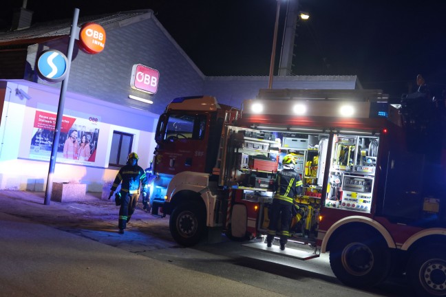 Stromausfall: Einsatz der Feuerwehr am Bahnhof in Traun nach technischer Strung