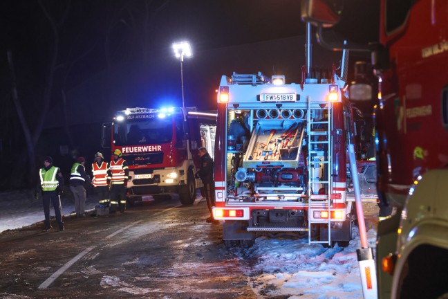 Menschenrettung: Kleintansporter bei Unfall in Rutzenham in seitlicher Lage zum Stillstand gekommen