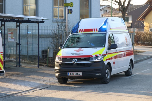 Einsatzkrfte zu eingeklemmter Person nach Sturz in Wels-Lichtenegg alarmiert