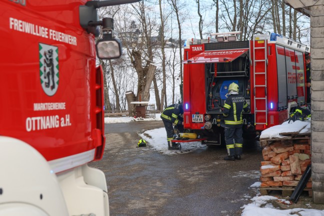 Vier Feuerwehren bei Brand auf einem Bauernhof in Ottnang am Hausruck im Einsatz