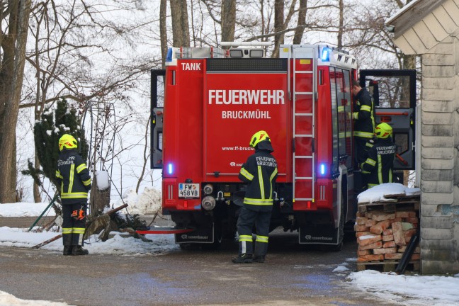 Vier Feuerwehren bei Brand auf einem Bauernhof in Ottnang am Hausruck im Einsatz