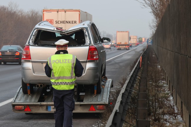 Sachschaden: Crash mit mehreren Fahrzeugen auf Welser Autobahn bei Weikirchen an der Traun