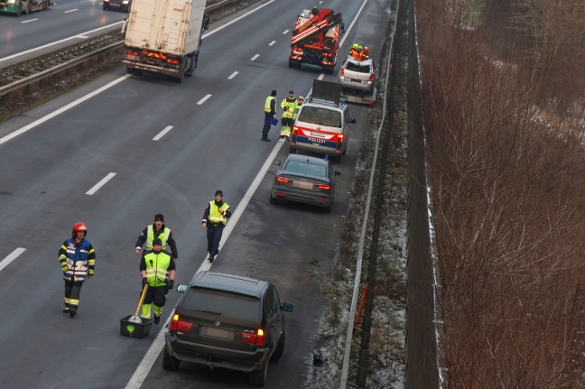 Sachschaden: Crash mit mehreren Fahrzeugen auf Welser Autobahn bei Weikirchen an der Traun