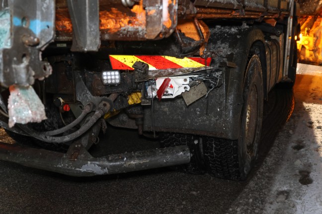 Schwerer Unfall zwischen PKW und Rumfahrzeug in Neukirchen am Walde